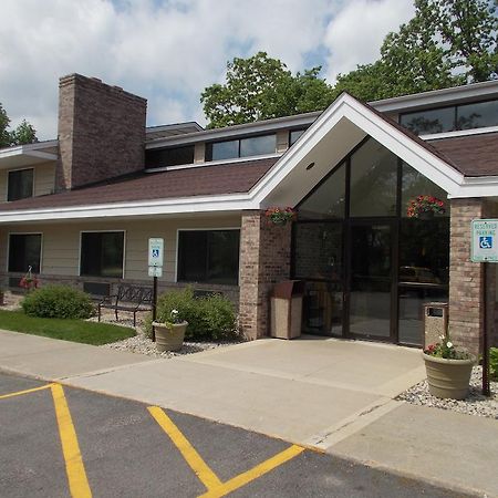 Boarders Inn And Suites By Cobblestone Hotels - Ripon Exteriör bild