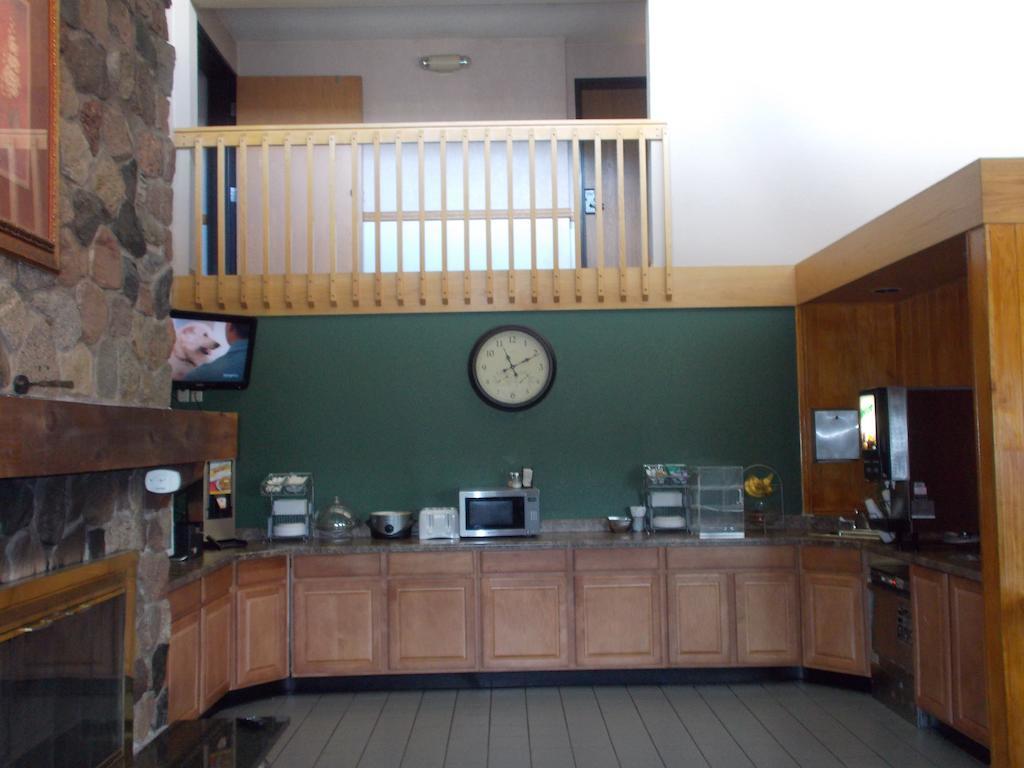 Boarders Inn And Suites By Cobblestone Hotels - Ripon Exteriör bild