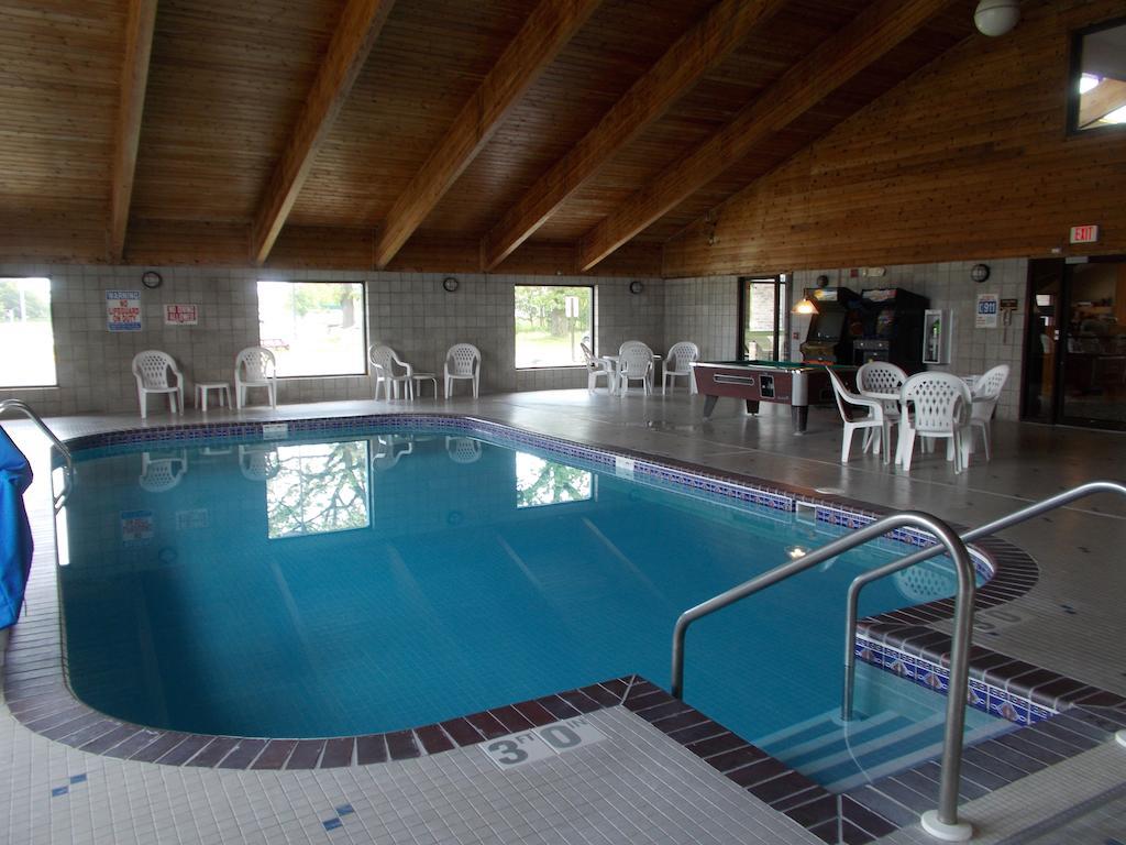 Boarders Inn And Suites By Cobblestone Hotels - Ripon Exteriör bild