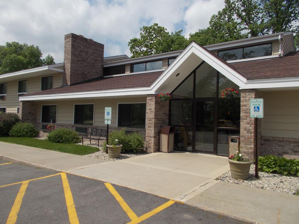 Boarders Inn And Suites By Cobblestone Hotels - Ripon Exteriör bild