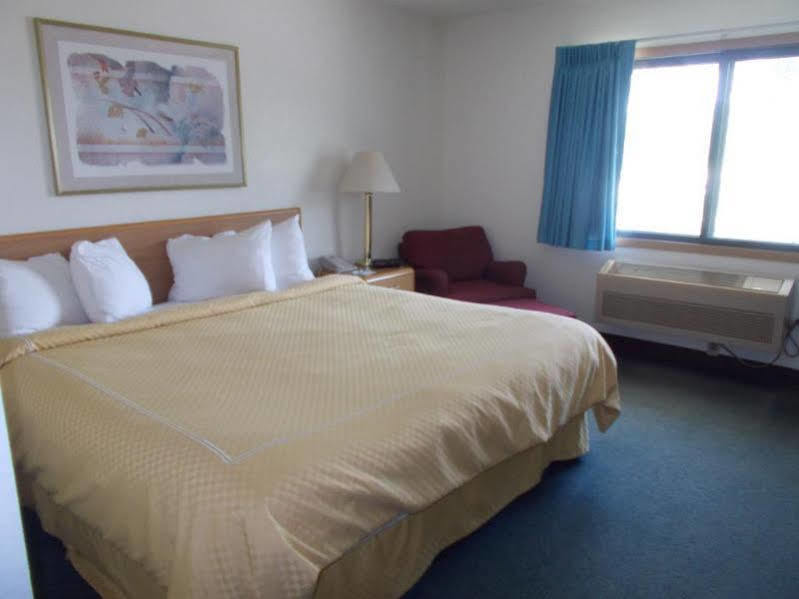 Boarders Inn And Suites By Cobblestone Hotels - Ripon Exteriör bild