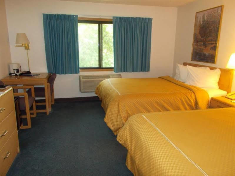 Boarders Inn And Suites By Cobblestone Hotels - Ripon Exteriör bild