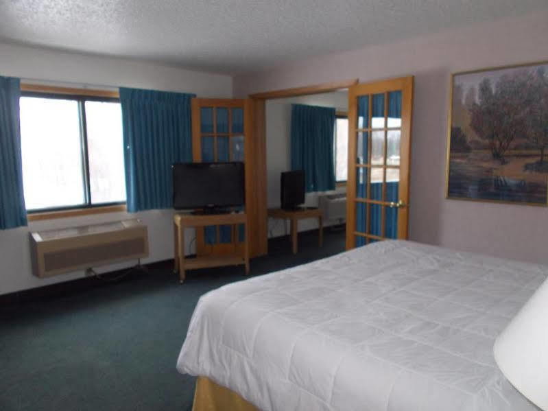 Boarders Inn And Suites By Cobblestone Hotels - Ripon Exteriör bild