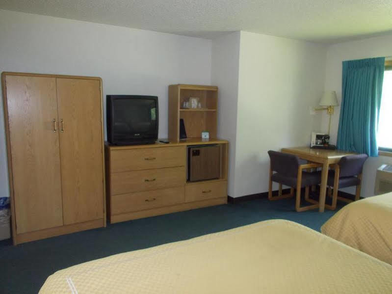 Boarders Inn And Suites By Cobblestone Hotels - Ripon Exteriör bild
