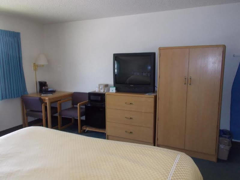 Boarders Inn And Suites By Cobblestone Hotels - Ripon Exteriör bild