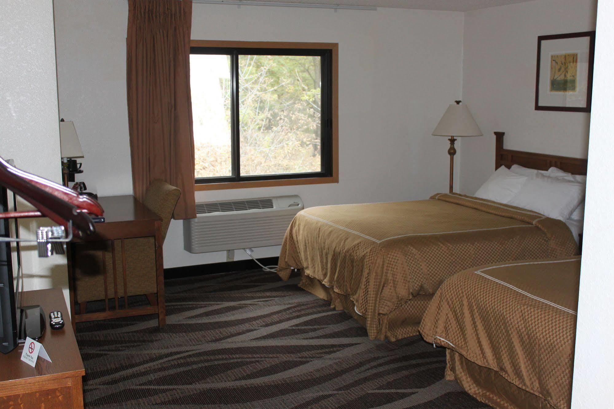 Boarders Inn And Suites By Cobblestone Hotels - Ripon Exteriör bild