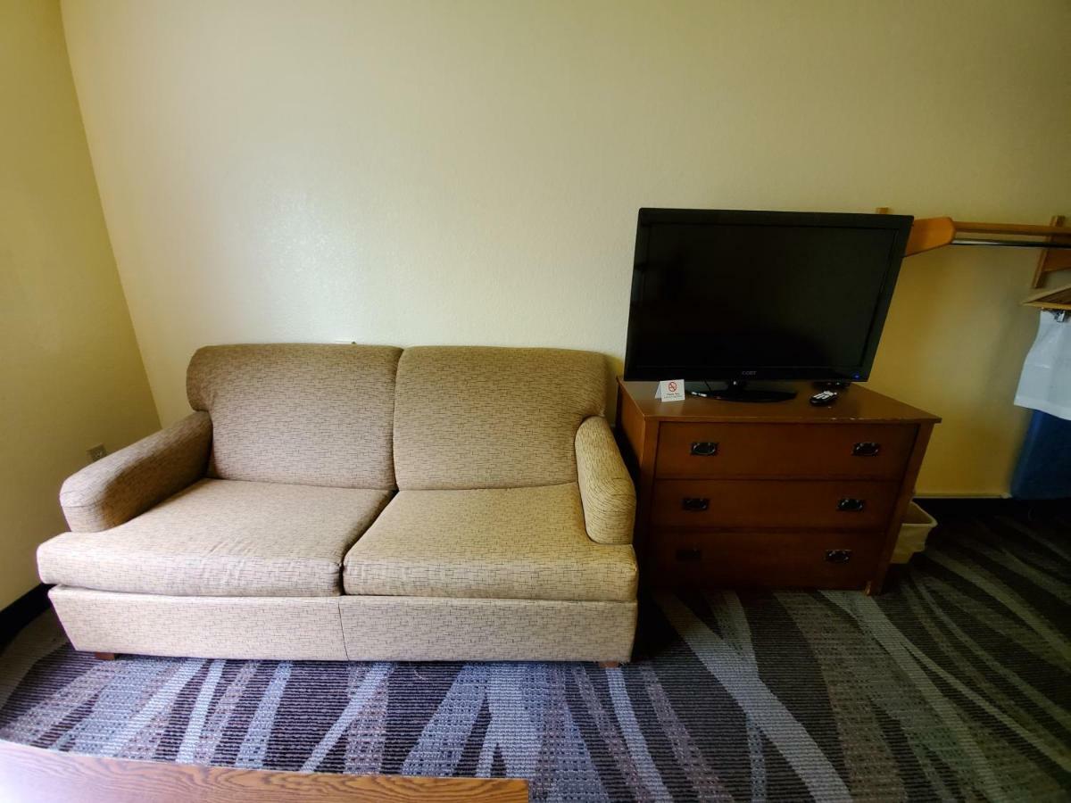 Boarders Inn And Suites By Cobblestone Hotels - Ripon Exteriör bild