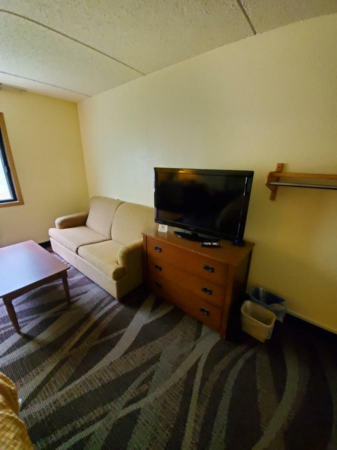 Boarders Inn And Suites By Cobblestone Hotels - Ripon Exteriör bild