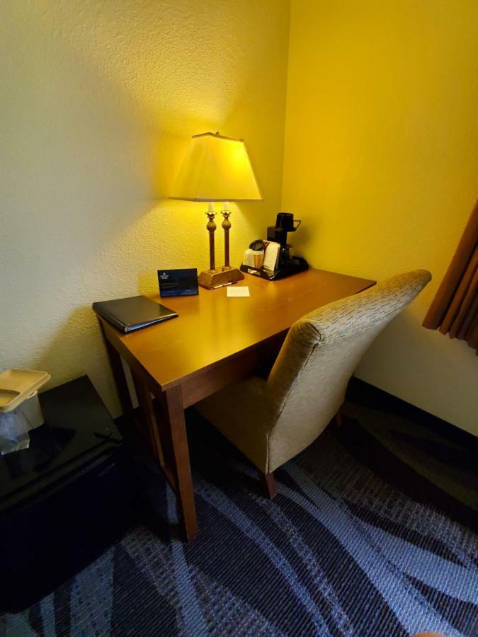 Boarders Inn And Suites By Cobblestone Hotels - Ripon Exteriör bild