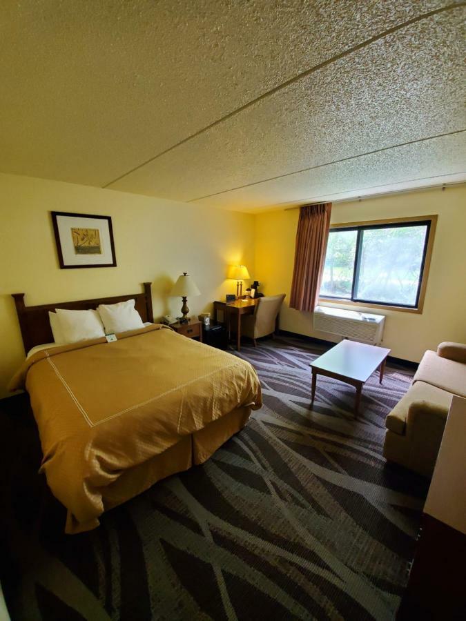 Boarders Inn And Suites By Cobblestone Hotels - Ripon Exteriör bild