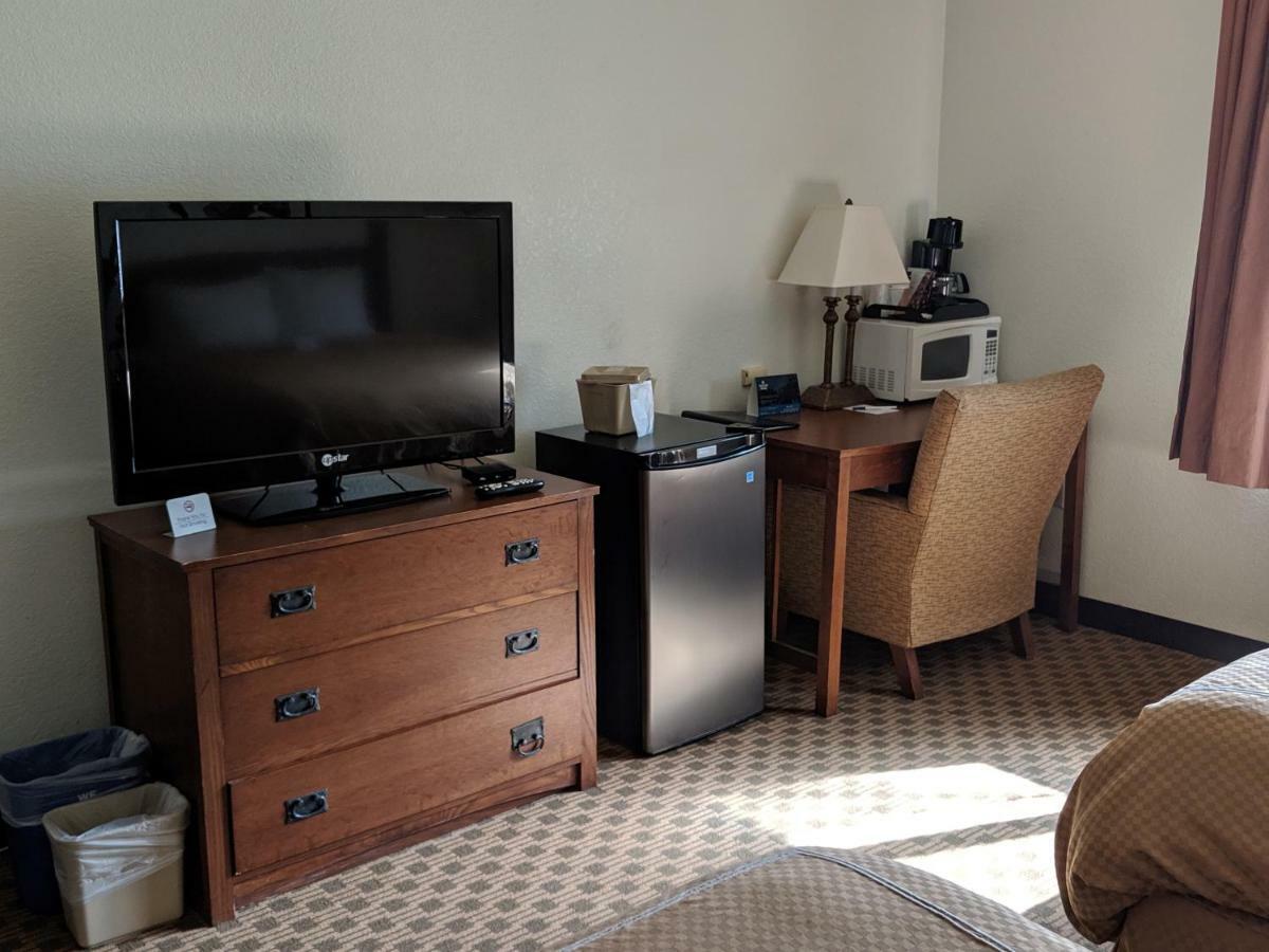 Boarders Inn And Suites By Cobblestone Hotels - Ripon Exteriör bild