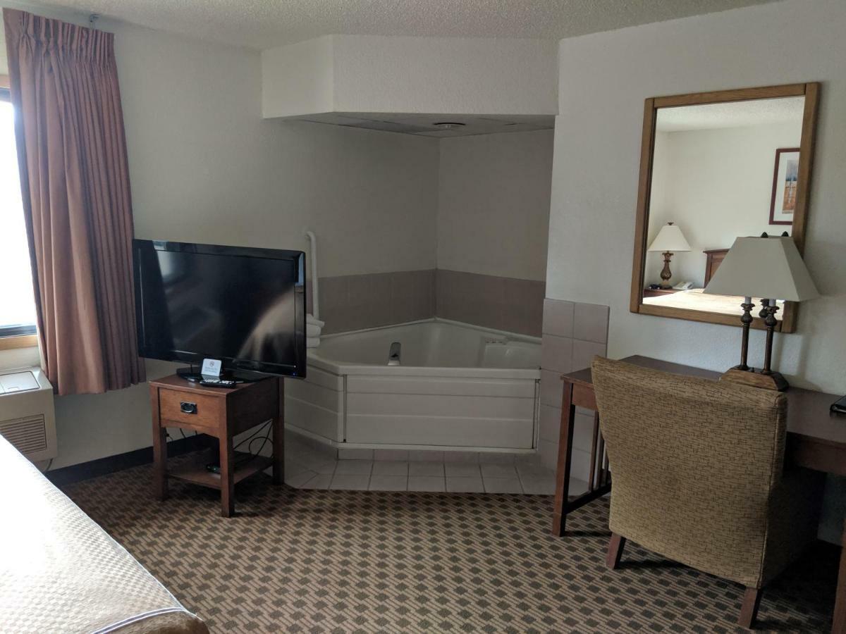 Boarders Inn And Suites By Cobblestone Hotels - Ripon Exteriör bild